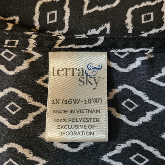 ✨️$3 or 2 for $5✨️Terra & Sky sleeveless top - Picture 6 of 8